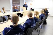 Uczniowie klas mundurowych w Komendzie Miejskiej Policji w Łomży