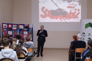 Czytaj więcej: „Gdy grudniowy nastał świt..”- uroczystość i warsztaty historyczne w rocznicę wprowadzenia stanu...